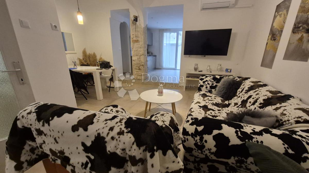 Stanovanje v bližini Ekonomske fakultete v Pulju, površine 67,2 m2 z uporabnim dovoljenjem