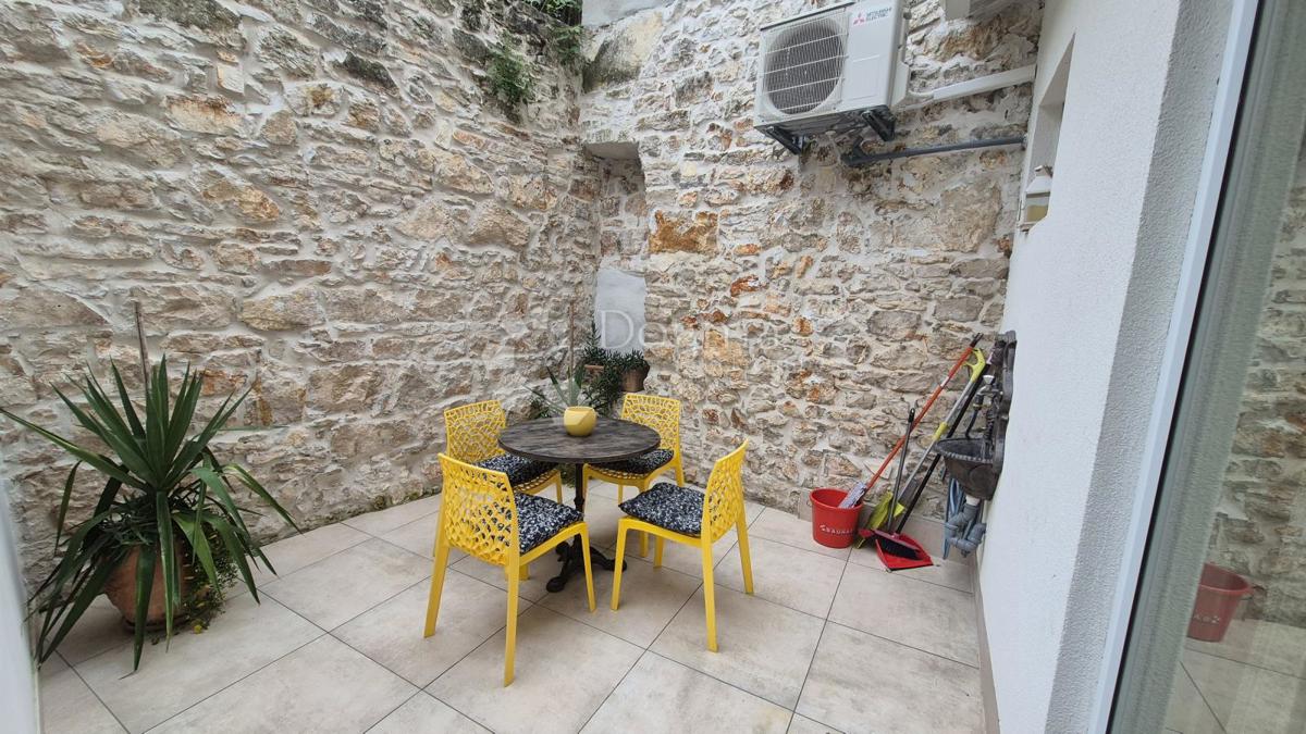 Stanovanje v bližini Ekonomske fakultete v Pulju, površine 67,2 m2 z uporabnim dovoljenjem