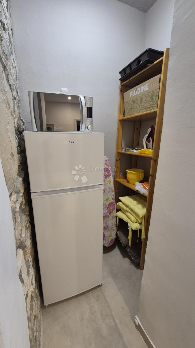 Stanovanje v bližini Ekonomske fakultete v Pulju, površine 67,2 m2 z uporabnim dovoljenjem