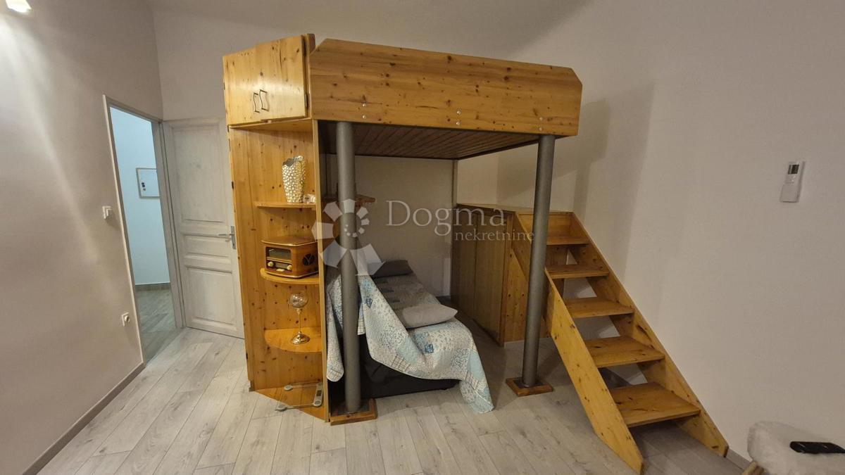 Stanovanje v bližini Ekonomske fakultete v Pulju, površine 67,2 m2 z uporabnim dovoljenjem