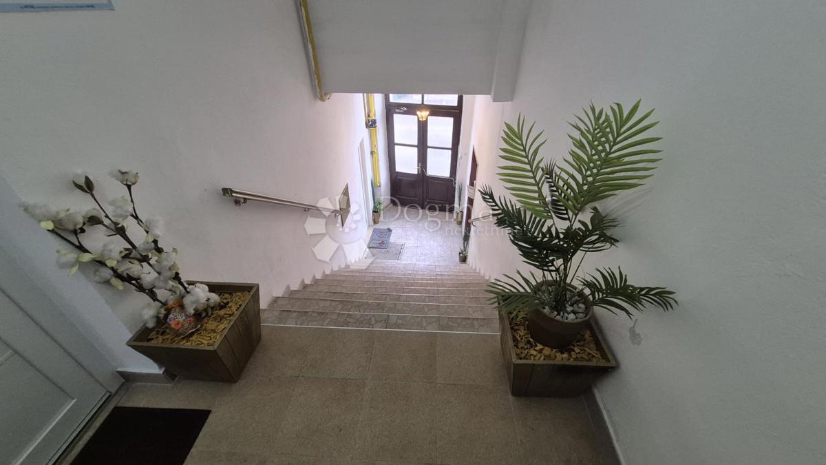 Stanovanje v bližini Ekonomske fakultete v Pulju, površine 67,2 m2 z uporabnim dovoljenjem