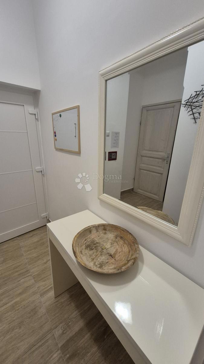 Stanovanje v bližini Ekonomske fakultete v Pulju, površine 67,2 m2 z uporabnim dovoljenjem