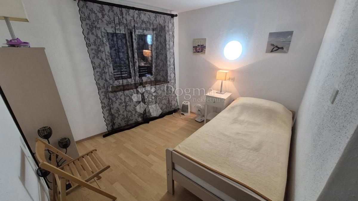 Stanovanje v bližini Ekonomske fakultete v Pulju, površine 67,2 m2 z uporabnim dovoljenjem