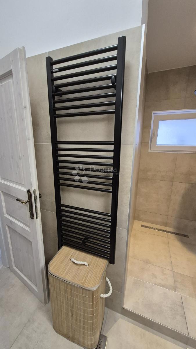 Stanovanje v bližini Ekonomske fakultete v Pulju, površine 67,2 m2 z uporabnim dovoljenjem