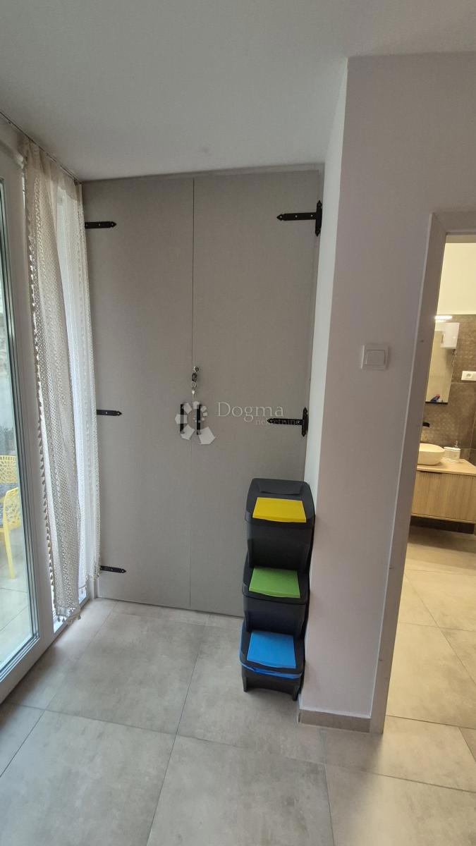 Stanovanje v bližini Ekonomske fakultete v Pulju, površine 67,2 m2 z uporabnim dovoljenjem