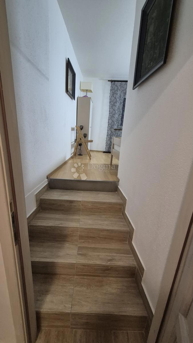 Stanovanje v bližini Ekonomske fakultete v Pulju, površine 67,2 m2 z uporabnim dovoljenjem