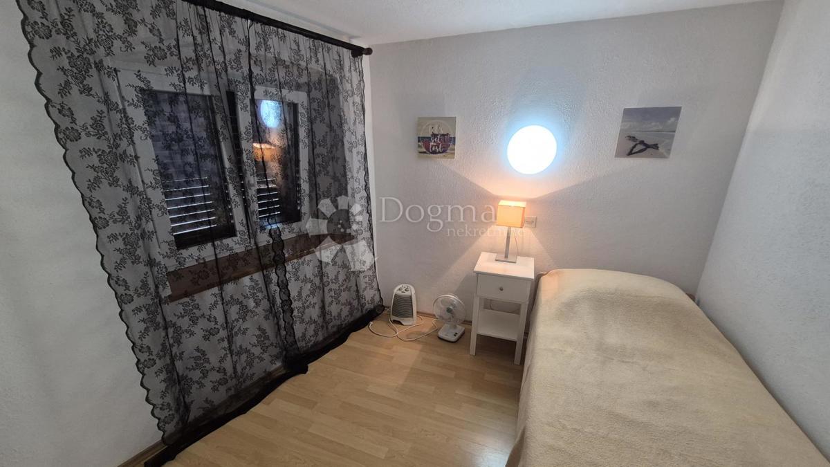 Stanovanje v bližini Ekonomske fakultete v Pulju, površine 67,2 m2 z uporabnim dovoljenjem