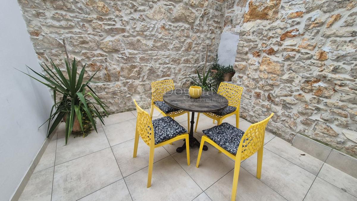 Stanovanje v bližini Ekonomske fakultete v Pulju, površine 67,2 m2 z uporabnim dovoljenjem