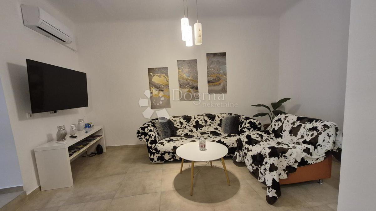 Stanovanje v bližini Ekonomske fakultete v Pulju, površine 67,2 m2 z uporabnim dovoljenjem