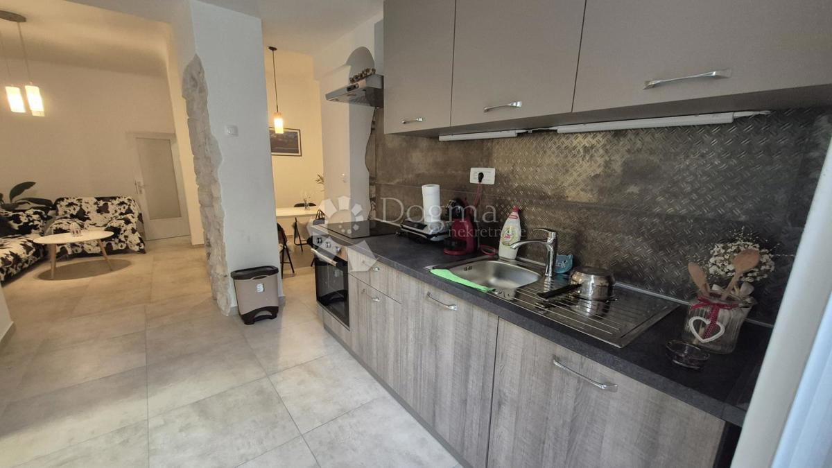 Stanovanje v bližini Ekonomske fakultete v Pulju, površine 67,2 m2 z uporabnim dovoljenjem