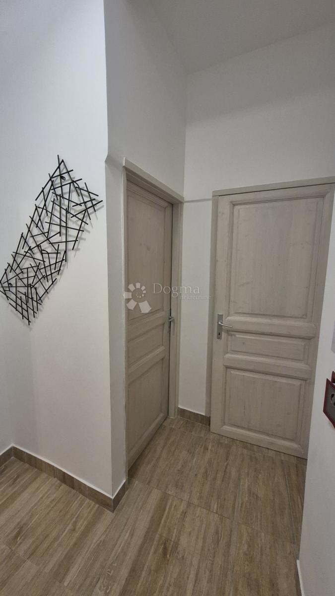 Stanovanje v bližini Ekonomske fakultete v Pulju, površine 67,2 m2 z uporabnim dovoljenjem