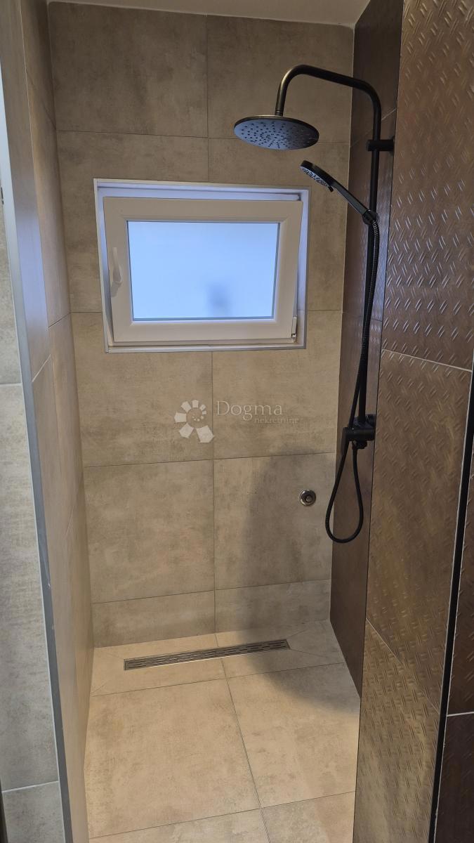 Stanovanje v bližini Ekonomske fakultete v Pulju, površine 67,2 m2 z uporabnim dovoljenjem