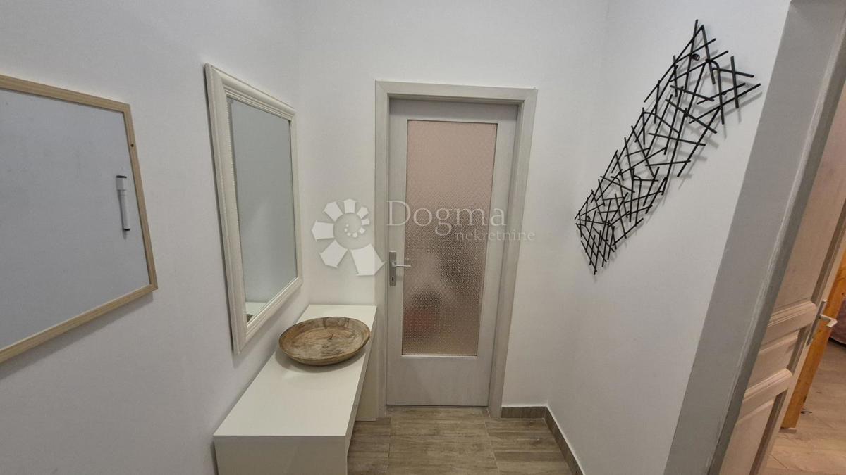 Stanovanje v bližini Ekonomske fakultete v Pulju, površine 67,2 m2 z uporabnim dovoljenjem