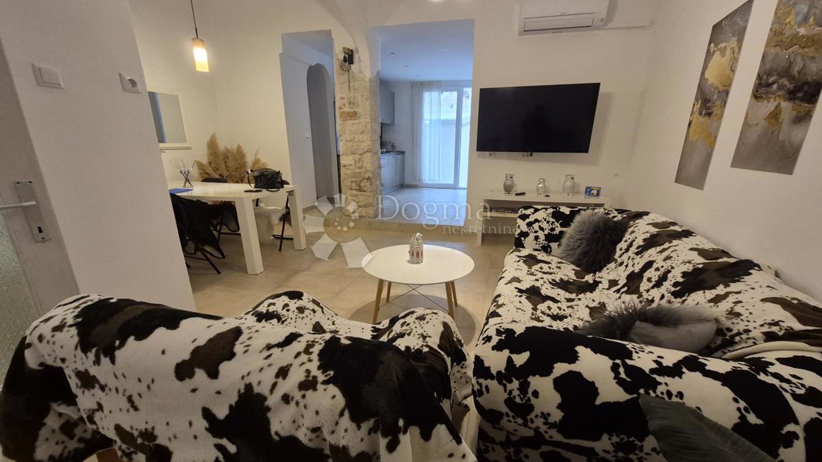 Stanovanje v bližini Ekonomske fakultete v Pulju, površine 67,2 m2 z uporabnim dovoljenjem