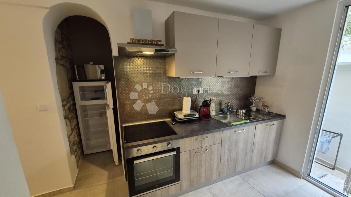 Stanovanje v bližini Ekonomske fakultete v Pulju, površine 67,2 m2 z uporabnim dovoljenjem