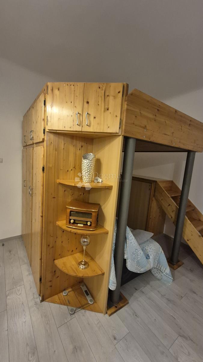 Stanovanje v bližini Ekonomske fakultete v Pulju, površine 67,2 m2 z uporabnim dovoljenjem