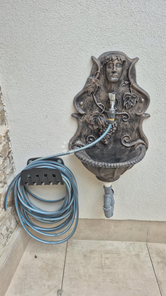 Stanovanje v bližini Ekonomske fakultete v Pulju, površine 67,2 m2 z uporabnim dovoljenjem