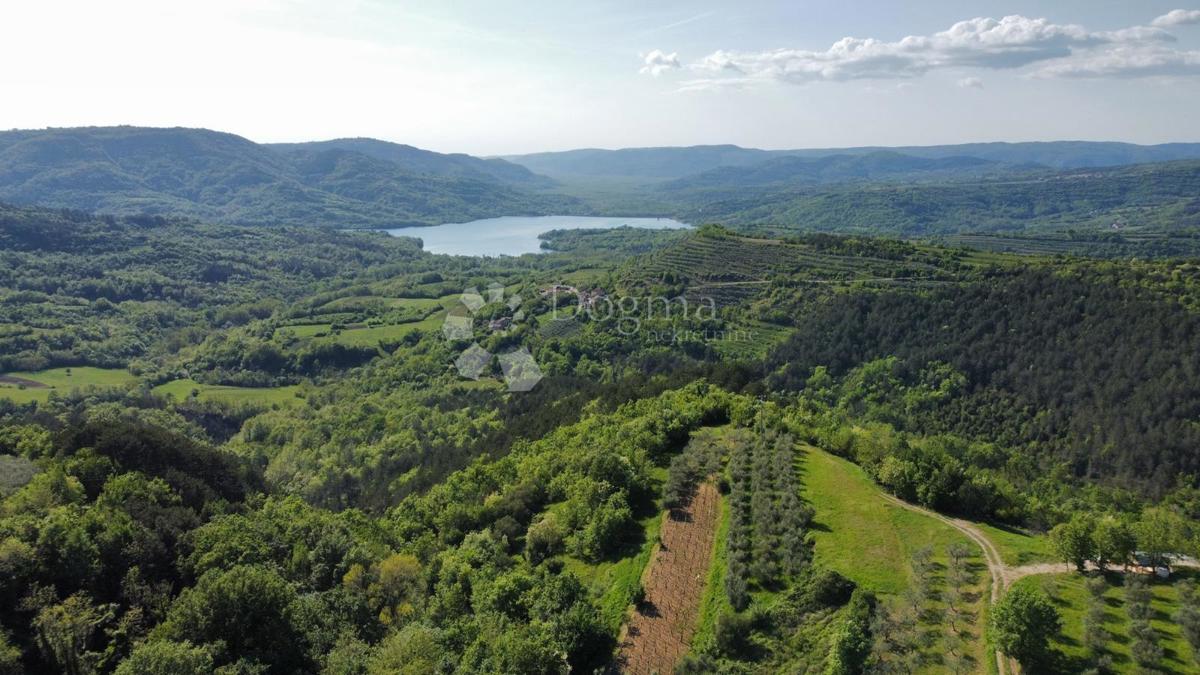 Zazidljivo zemljišče Grimalda, Cerovlje, 1.400m2