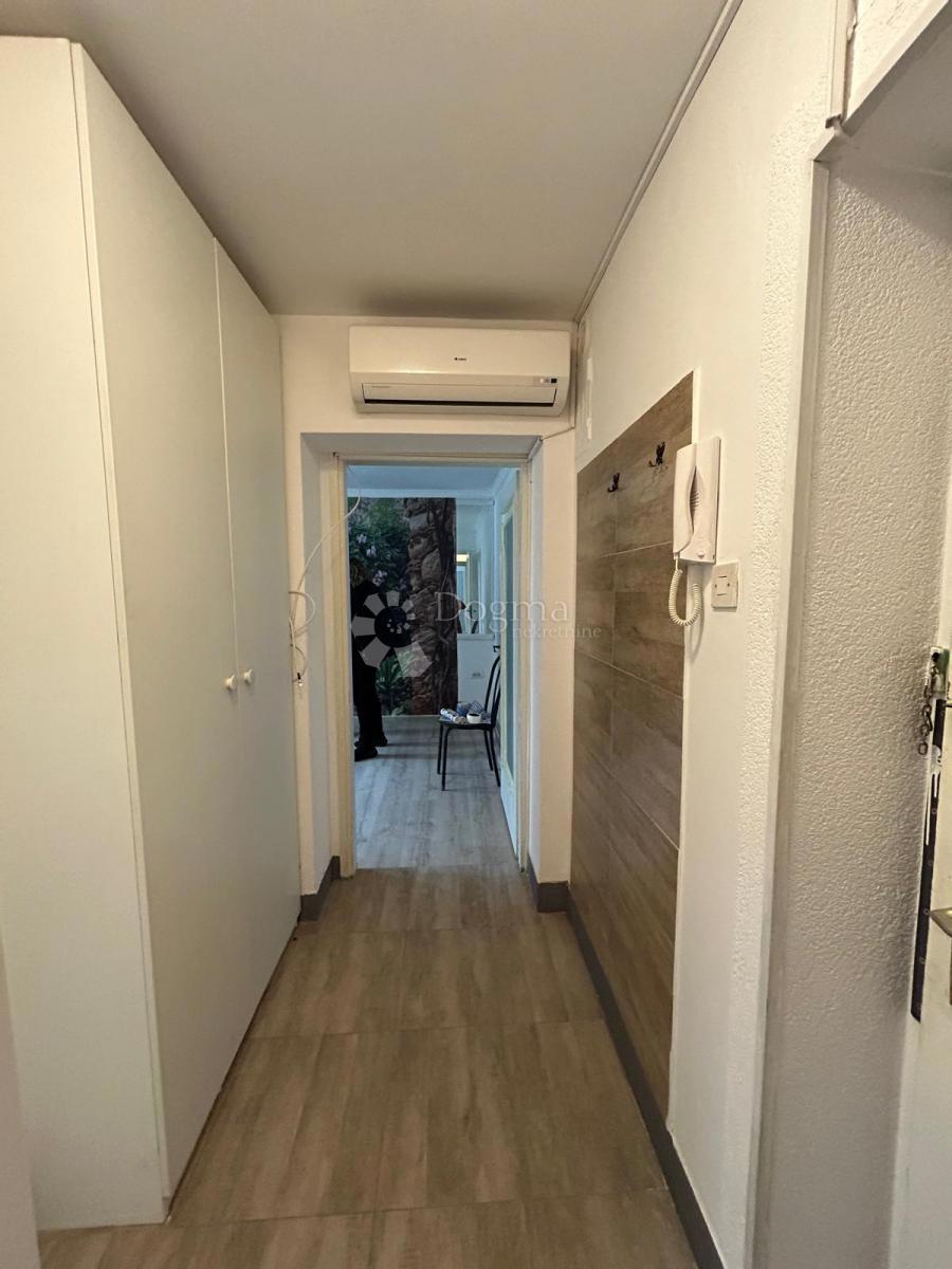 Prenovljeno stanovanje v središču Umaga