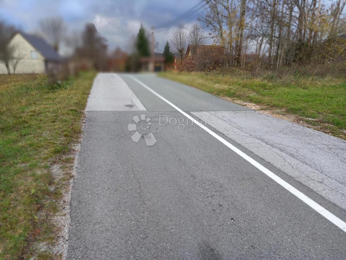 Zazidljivo zemljišče Stari Laz, Ravna Gora, 1.000m2