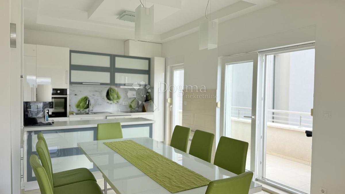 Stanovanje Baška Voda, 135,96m2