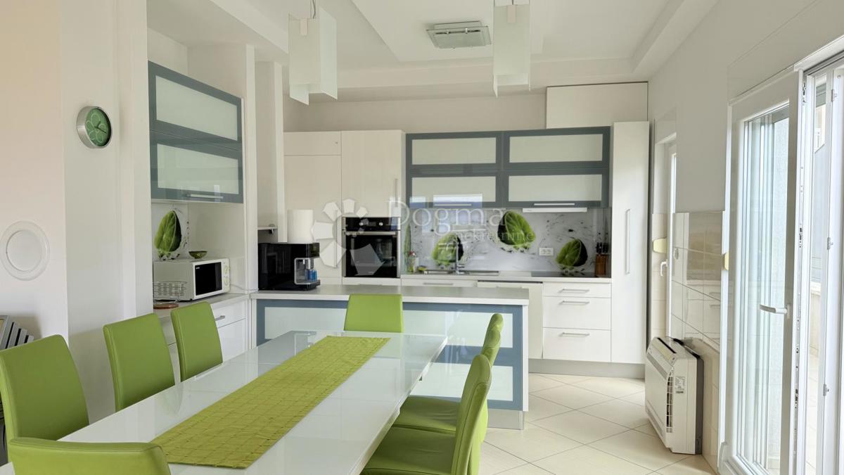 Stanovanje Baška Voda, 135,96m2