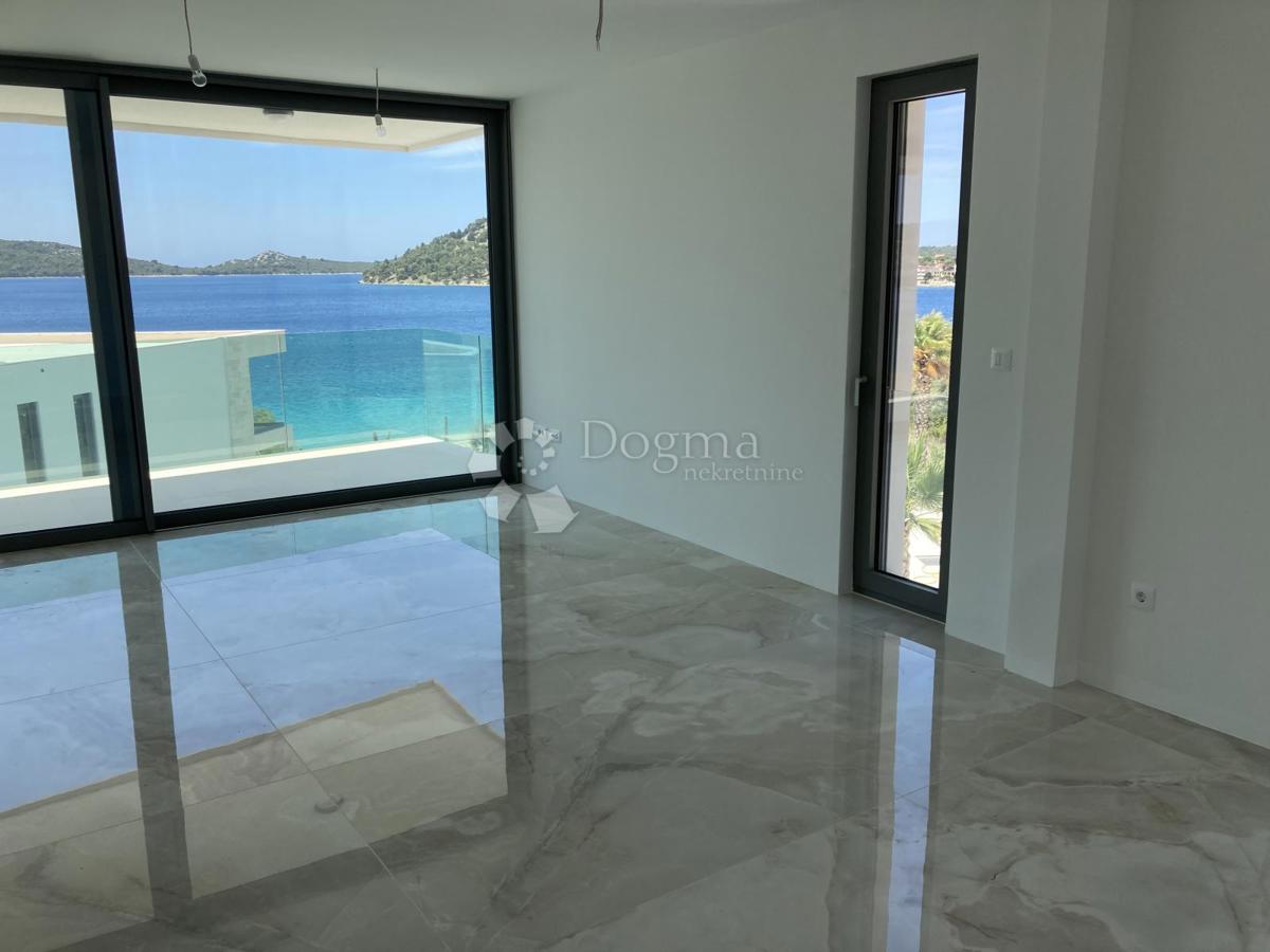 Lux Apartma Ražanj, Rogoznica