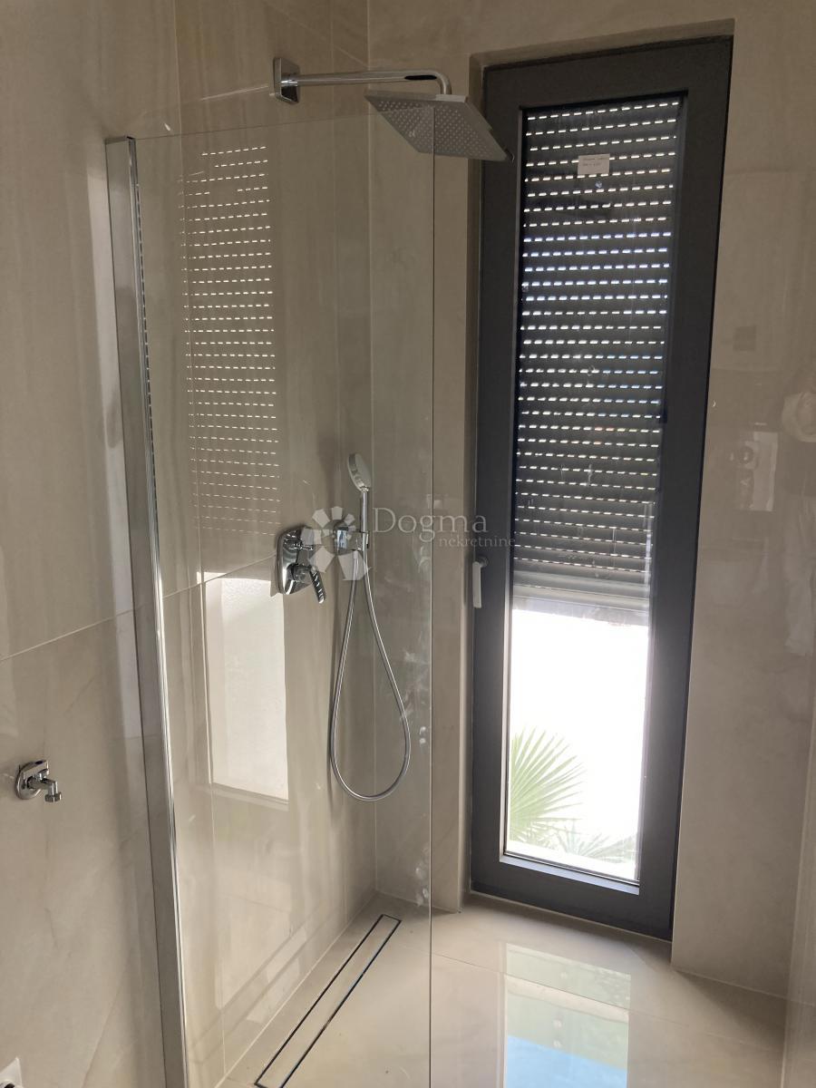 Lux Apartma Ražanj, Rogoznica