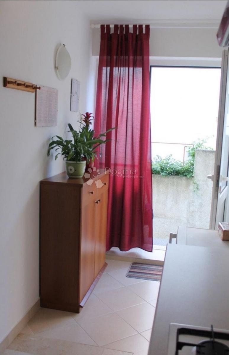 Dupleks stanovanje 100 m² - možnost dveh stanovanj ali enega večjega, 800 m od morja - Rovinj