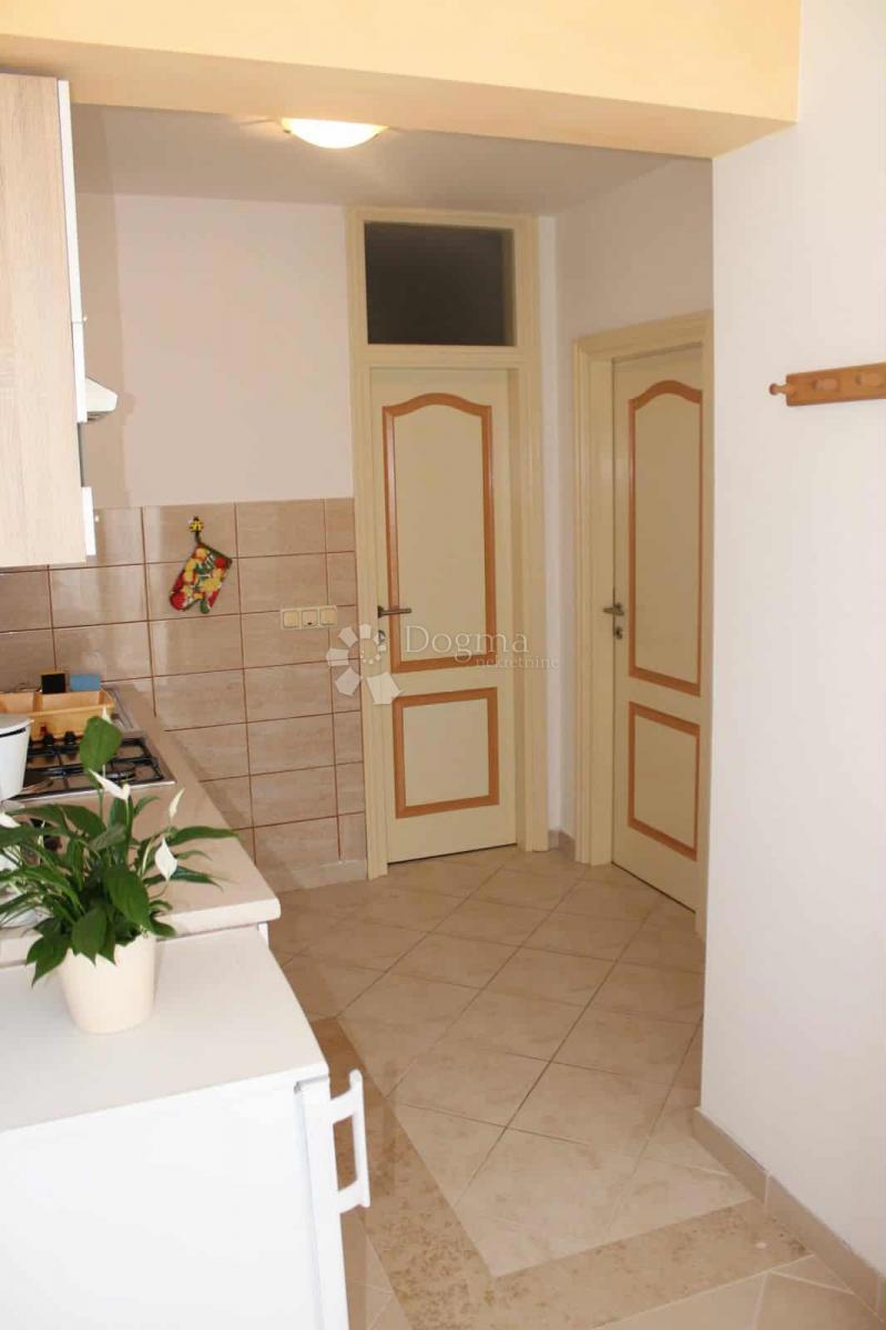 Dupleks stanovanje 100 m² - možnost dveh stanovanj ali enega večjega, 800 m od morja - Rovinj