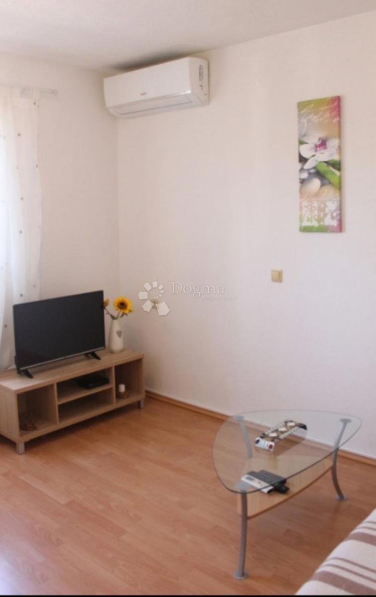 Dupleks stanovanje 100 m² - možnost dveh stanovanj ali enega večjega, 800 m od morja - Rovinj