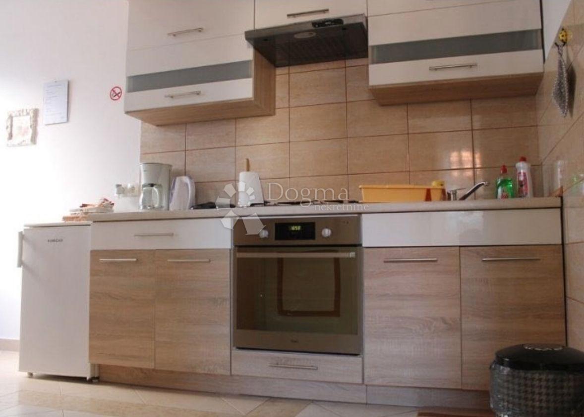 Dupleks stanovanje 100 m² - možnost dveh stanovanj ali enega večjega, 800 m od morja - Rovinj