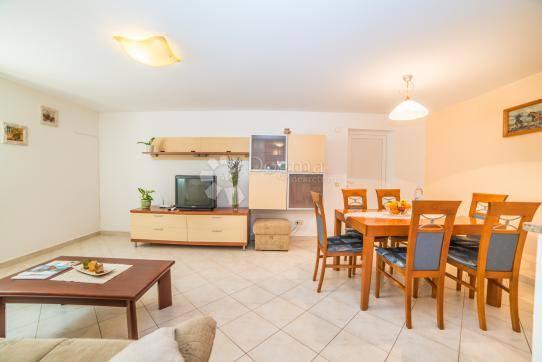 Dupleks stanovanje 100 m² - možnost dveh stanovanj ali enega večjega, 800 m od morja - Rovinj