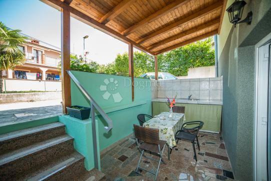 Dupleks stanovanje 100 m² - možnost dveh stanovanj ali enega večjega, 800 m od morja - Rovinj