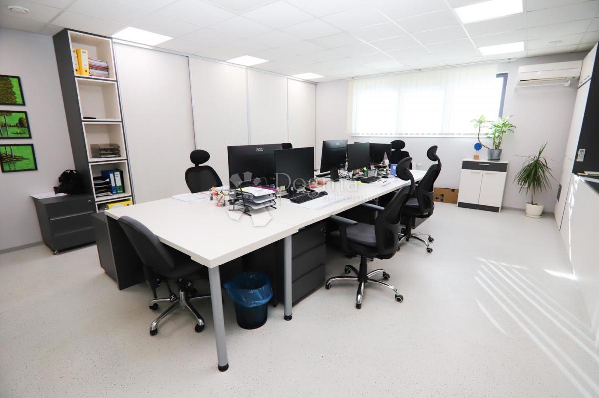 Poslovni prostor Tenja, Osijek - Okolica, 3.750m2