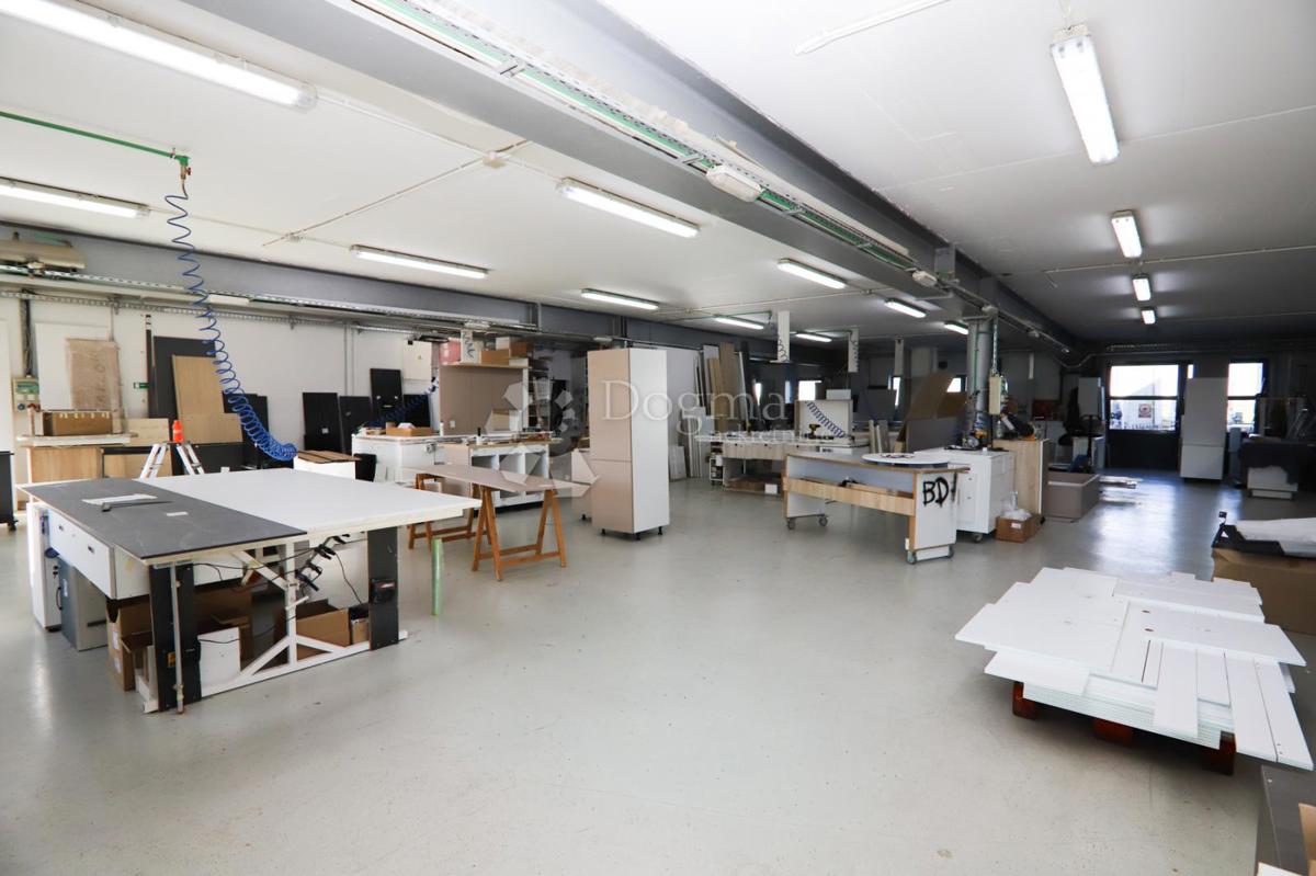 Poslovni prostor Tenja, Osijek - Okolica, 3.750m2