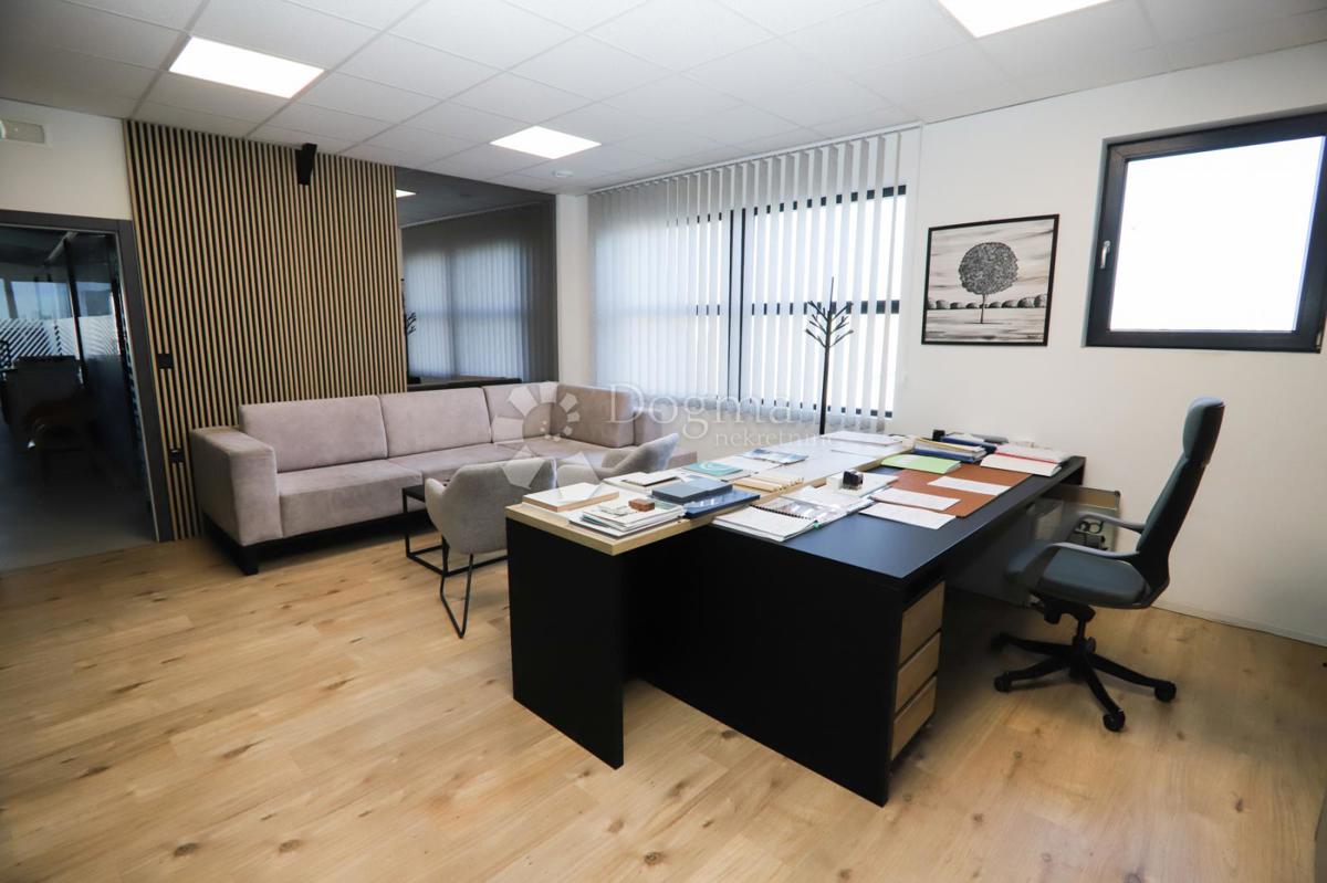 Poslovni prostor Tenja, Osijek - Okolica, 3.750m2