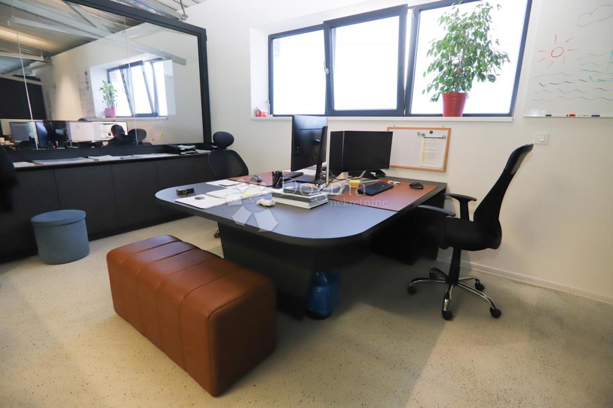 Poslovni prostor Tenja, Osijek - Okolica, 3.750m2