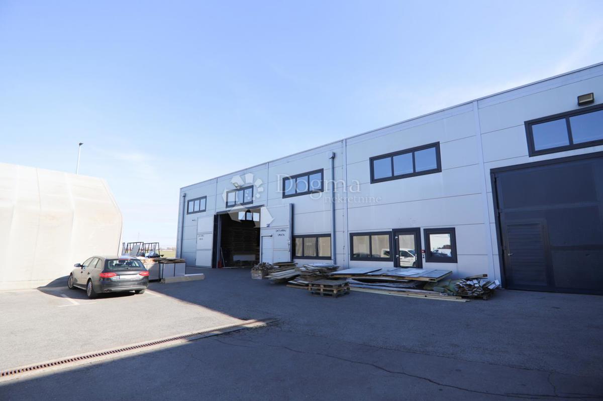 Poslovni prostor Tenja, Osijek - Okolica, 3.750m2