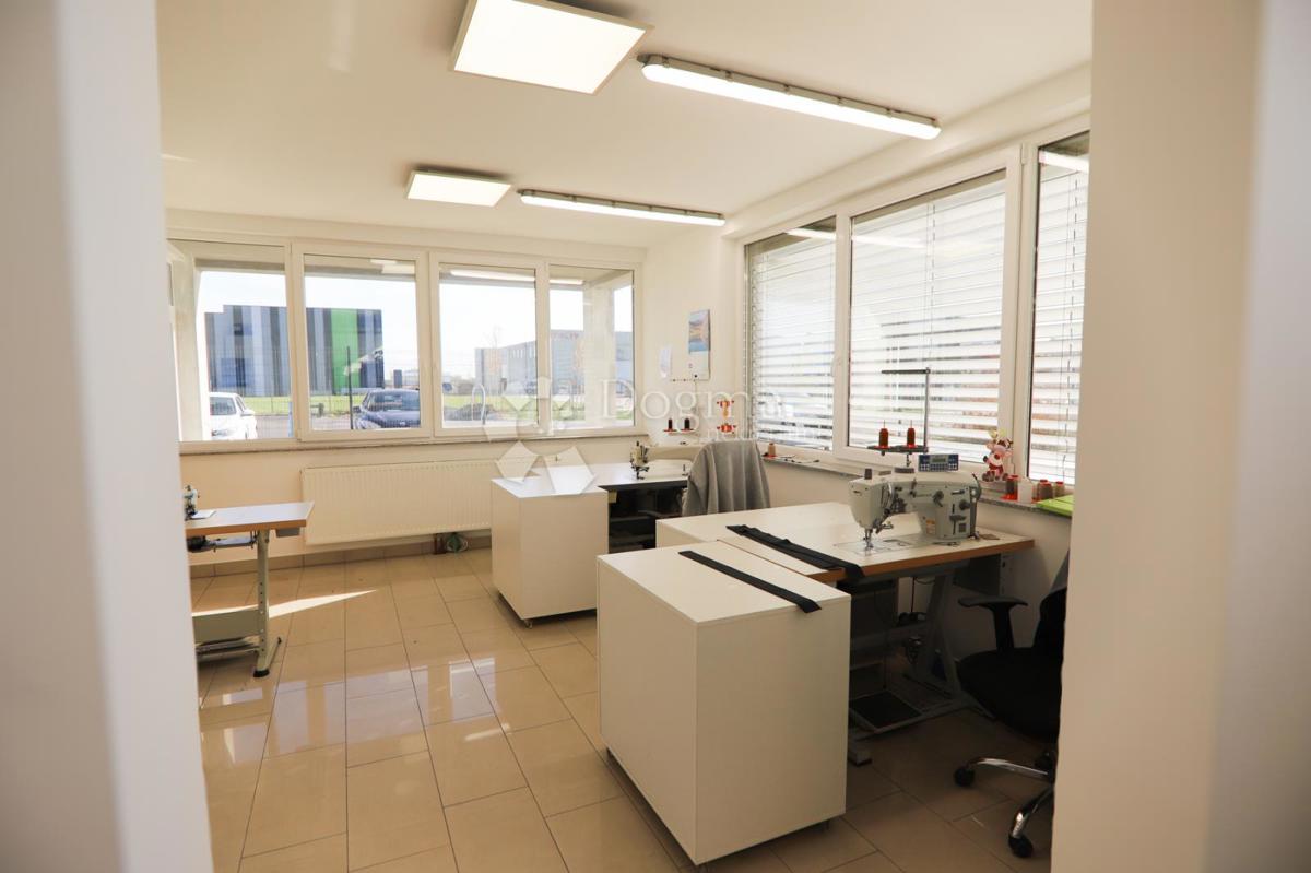 Poslovni prostor Tenja, Osijek - Okolica, 3.750m2