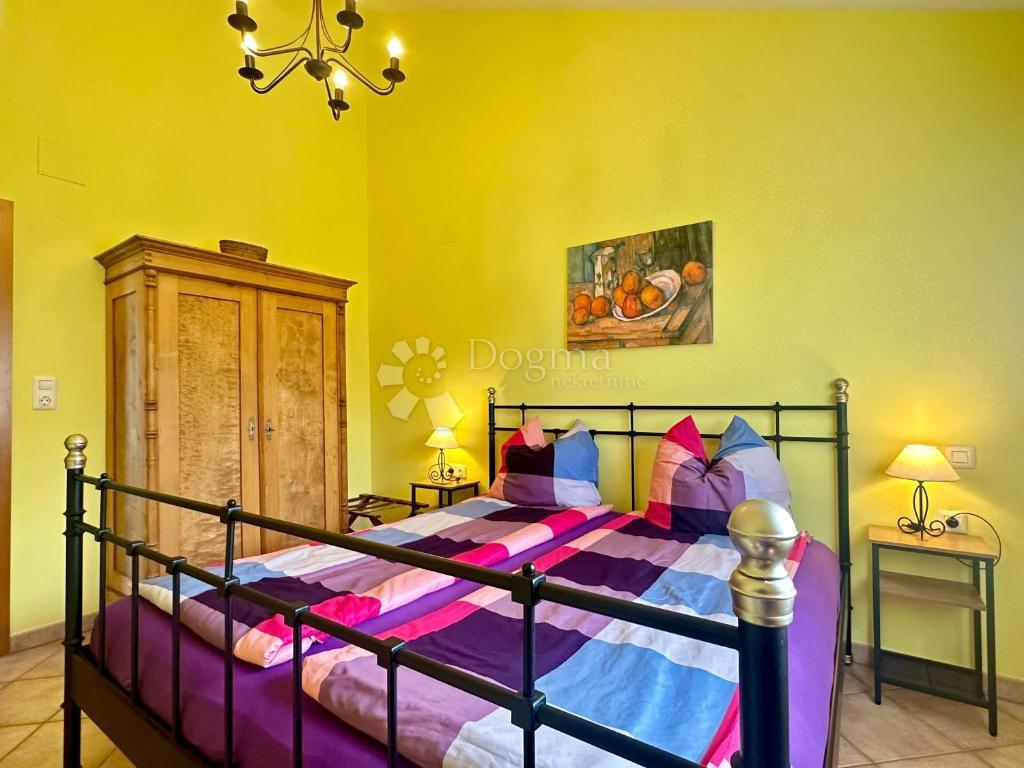 Hiša s čudovitim vrtom in bazenom - 500 m od morja