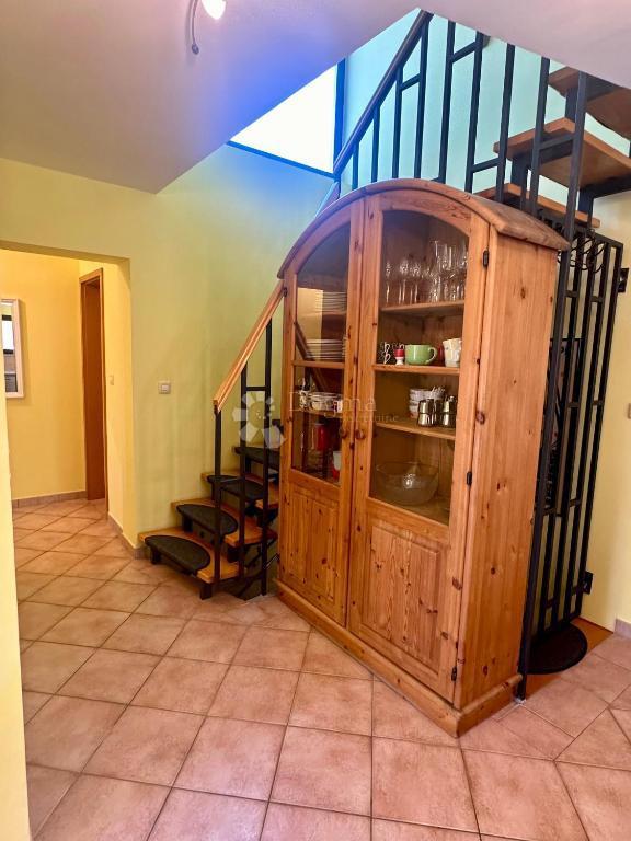 Hiša s čudovitim vrtom in bazenom - 500 m od morja