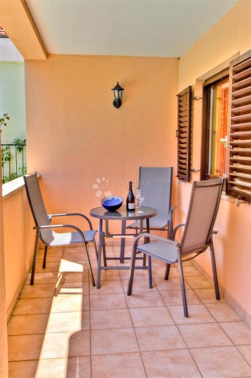 Hiša s čudovitim vrtom in bazenom - 500 m od morja