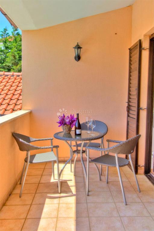 Hiša s čudovitim vrtom in bazenom - 500 m od morja