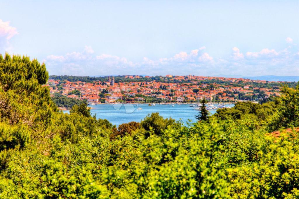 Hiša s čudovitim vrtom in bazenom - 500 m od morja