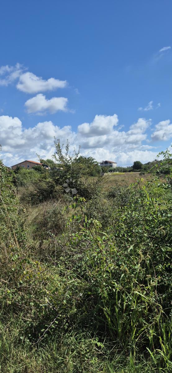 Zazidljivo zemljišče Šikići, Pula, 1.862m2