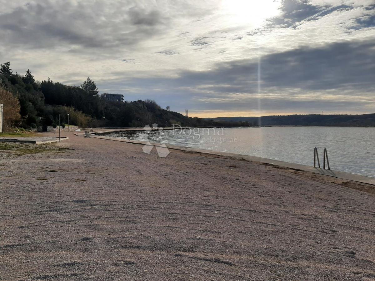 Zazidljivo zemljišče Rtina, Ražanac, 735m2