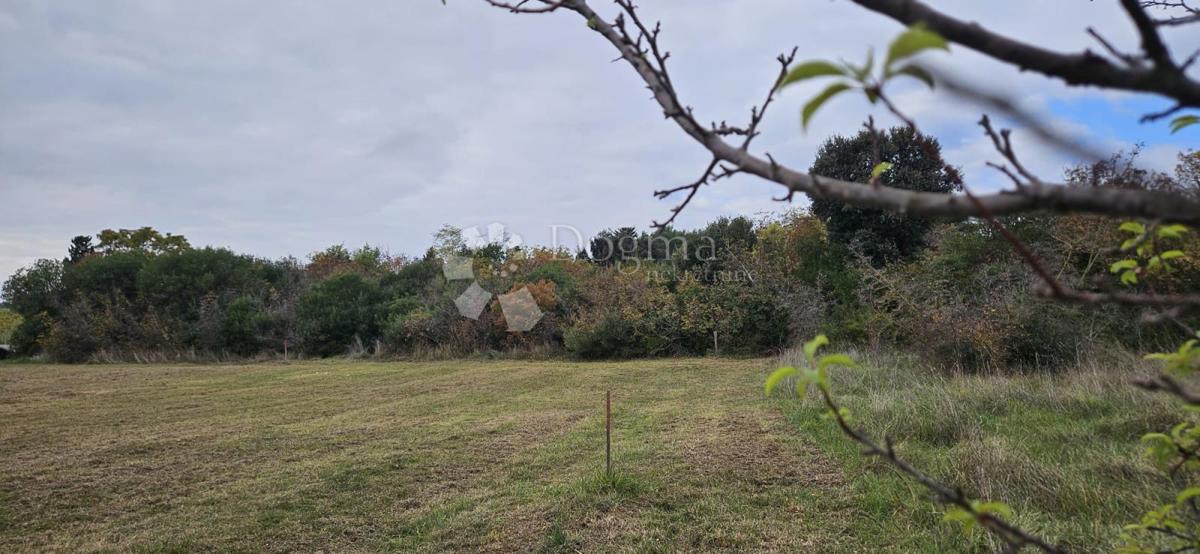 Zazidljivo zemljišče Štinjan, Pula, 601m2