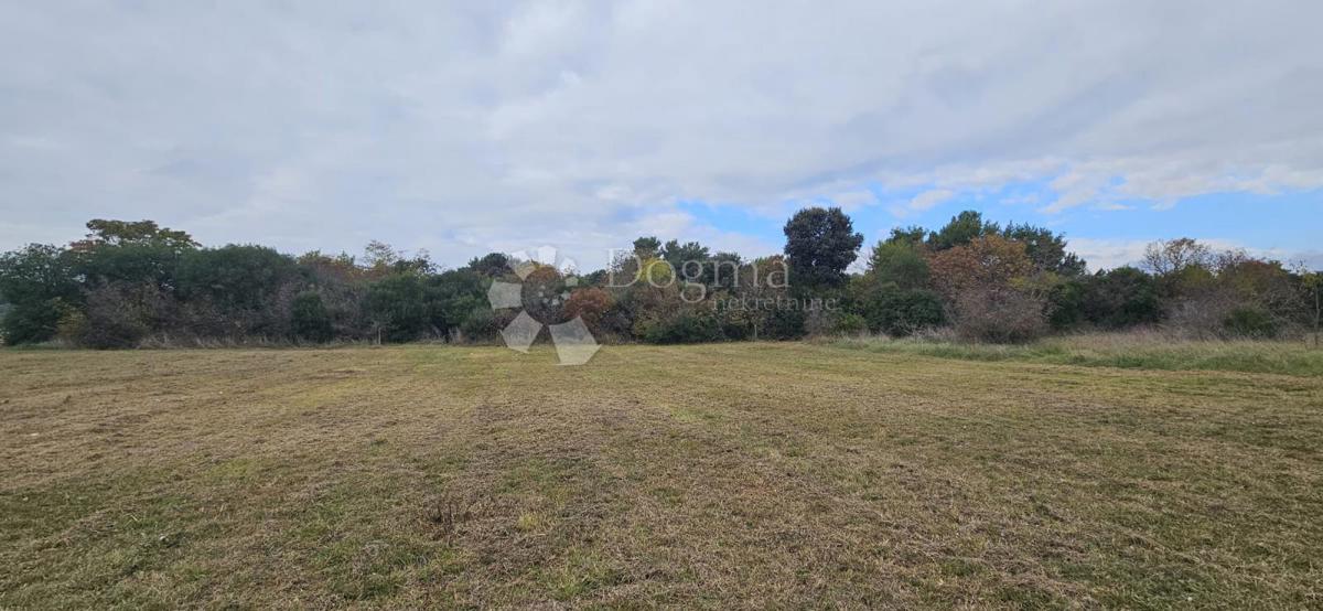 Zazidljivo zemljišče Štinjan, Pula, 601m2