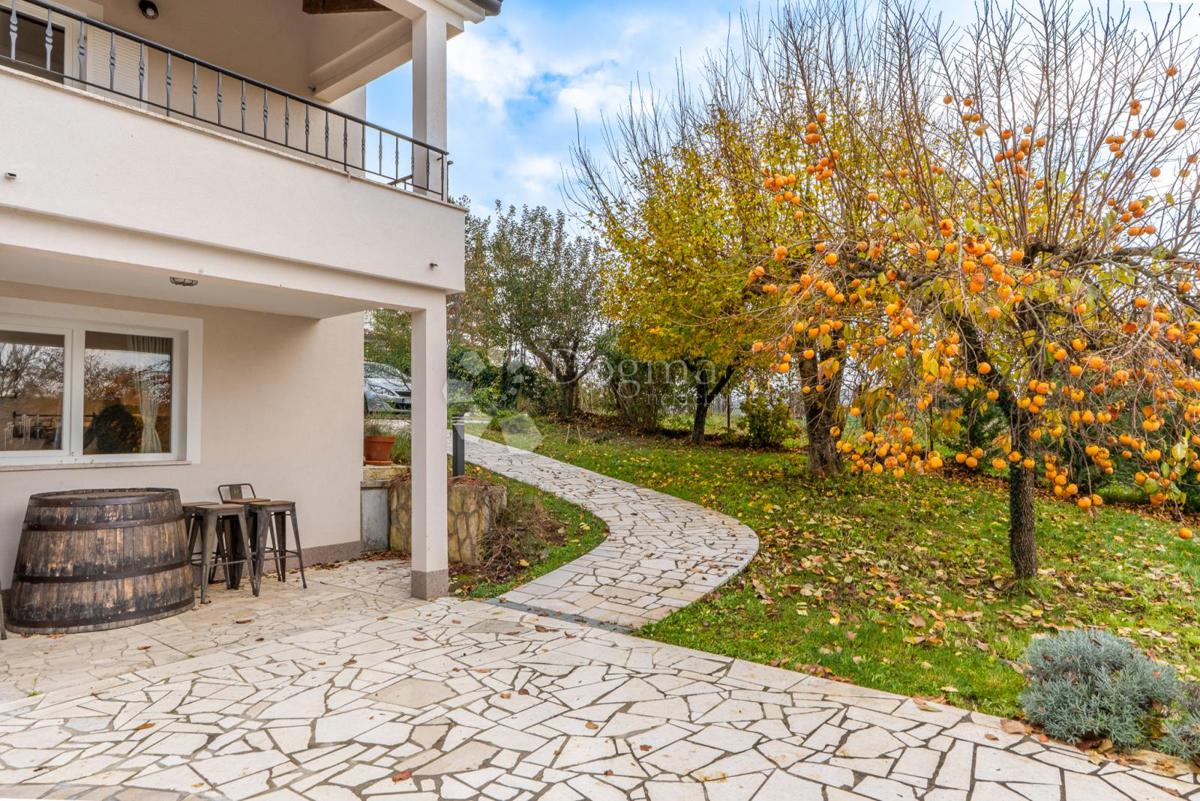 Hiša Cerovlje, 70m2